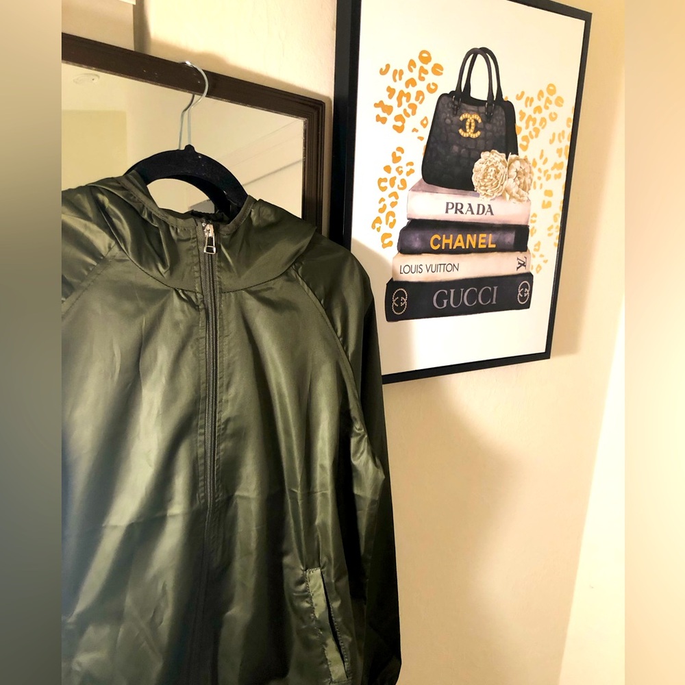 Army green crop jacket size M, 18 inches PTP, 23 inches long , 100% polyester